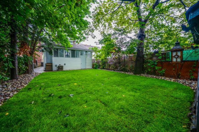 43 Craydon Ave — photo 18
