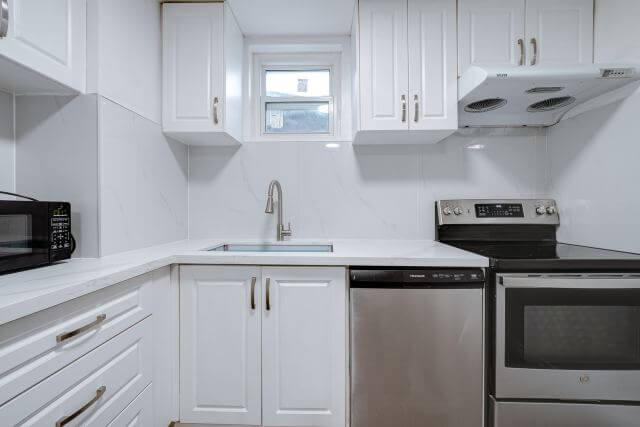 43 Craydon Ave — photo 28