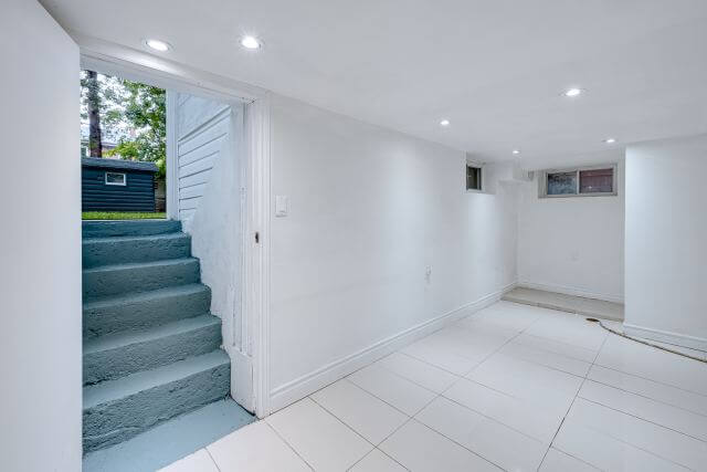 43 Craydon Ave — photo 47
